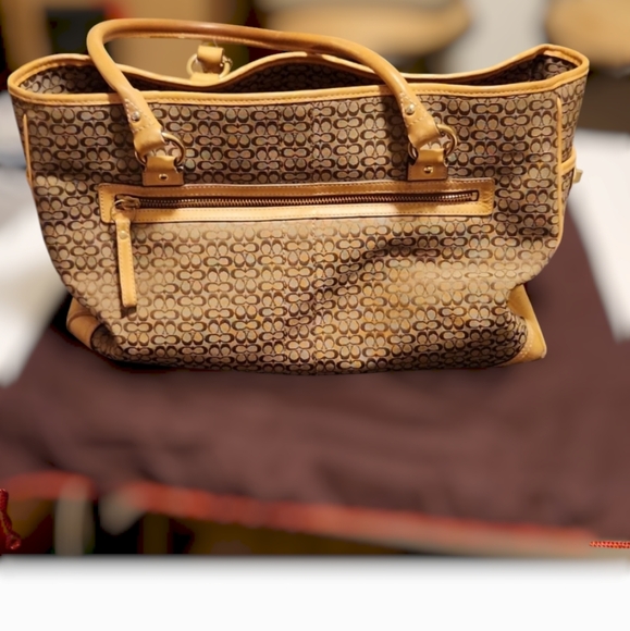 Coach Brown and Tan Large Signature Laptop bag (NEEDS  MINOR HANDLE REPAIR) - Picture 3 of 16